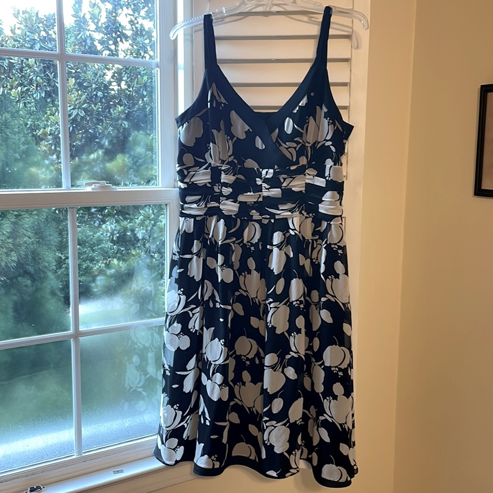 Ann Taylor black/white flower pattern dress, size 12